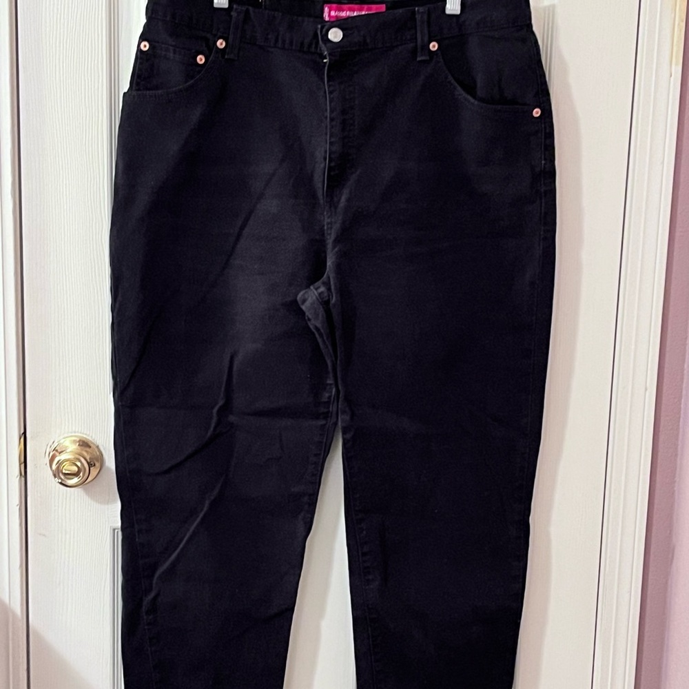 PM030624 Levi Strauss & Co Relaxed Stretch 550. Size 18 Medium.
